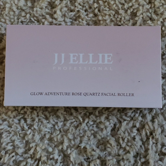 JJ Ellie Rose Quartz Facial Roller - Picture 1 of 4